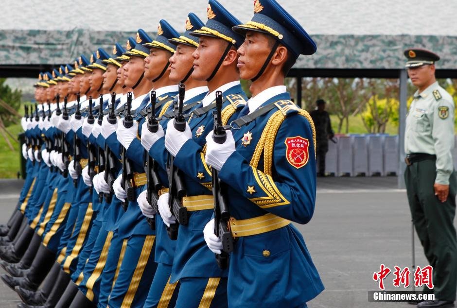 探访阅兵基地 军乐队鼓乐齐鸣气势如虹